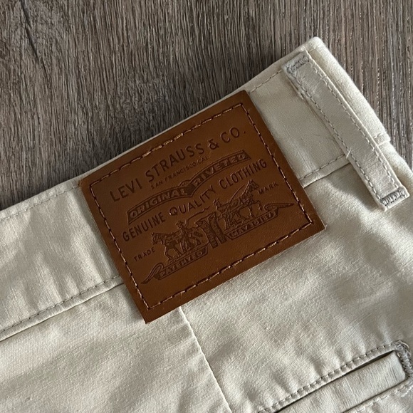 Levi’s Premium 100% Cotton High Loose Pleated Pants - Cream Beige - Size 25 - Picture 8 of 13